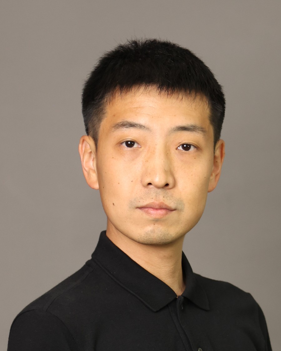 Portrait of Hanrui Wang